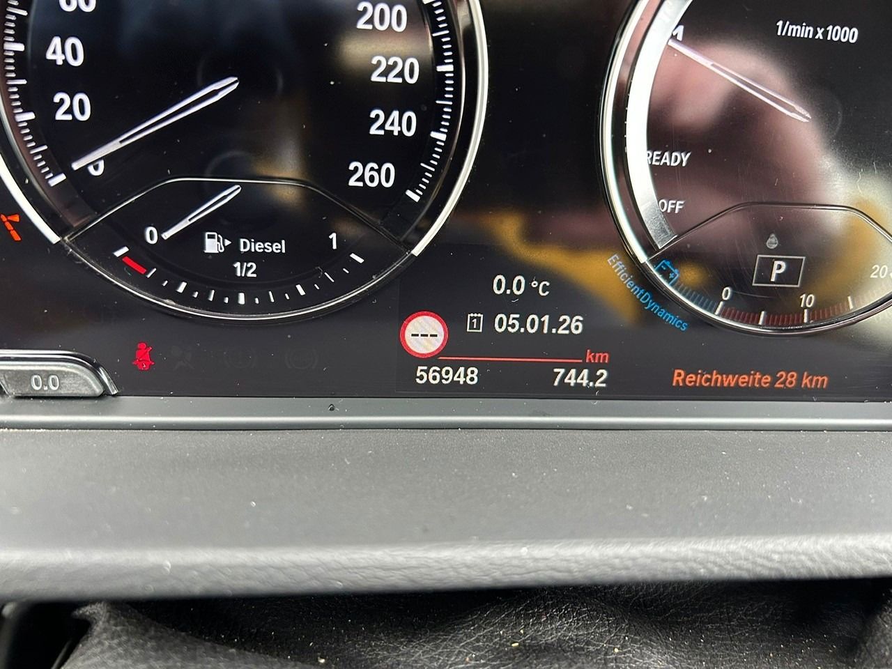 Fahrzeugabbildung BMW X1 18dA Sport Line +Head Up+AHK+Parkassistent+++