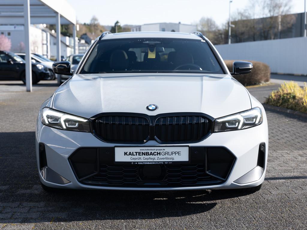 BMW 320d Touring xDrive M-Sport FACEL. PANO AHK LED
