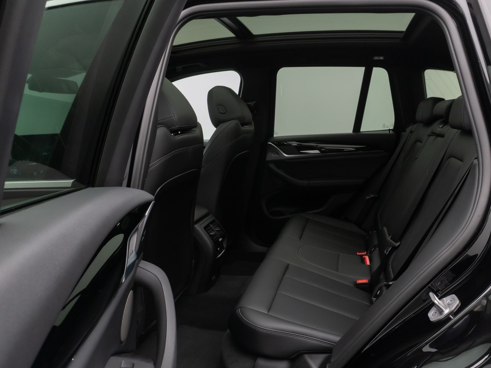 Fahrzeugabbildung BMW X3 xD30e Panorama Kamera HUD H/K Komfort Sport