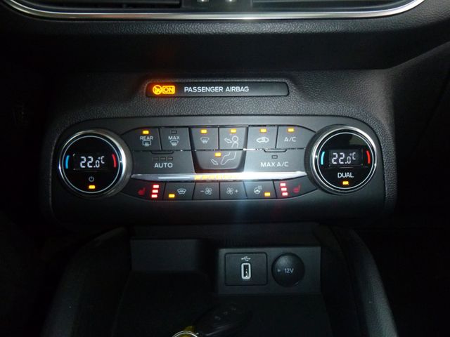 Fahrzeugabbildung Ford Focus ACTIVE 1,5 EcoB >AUT/Headup/NAV/LED/PAN<