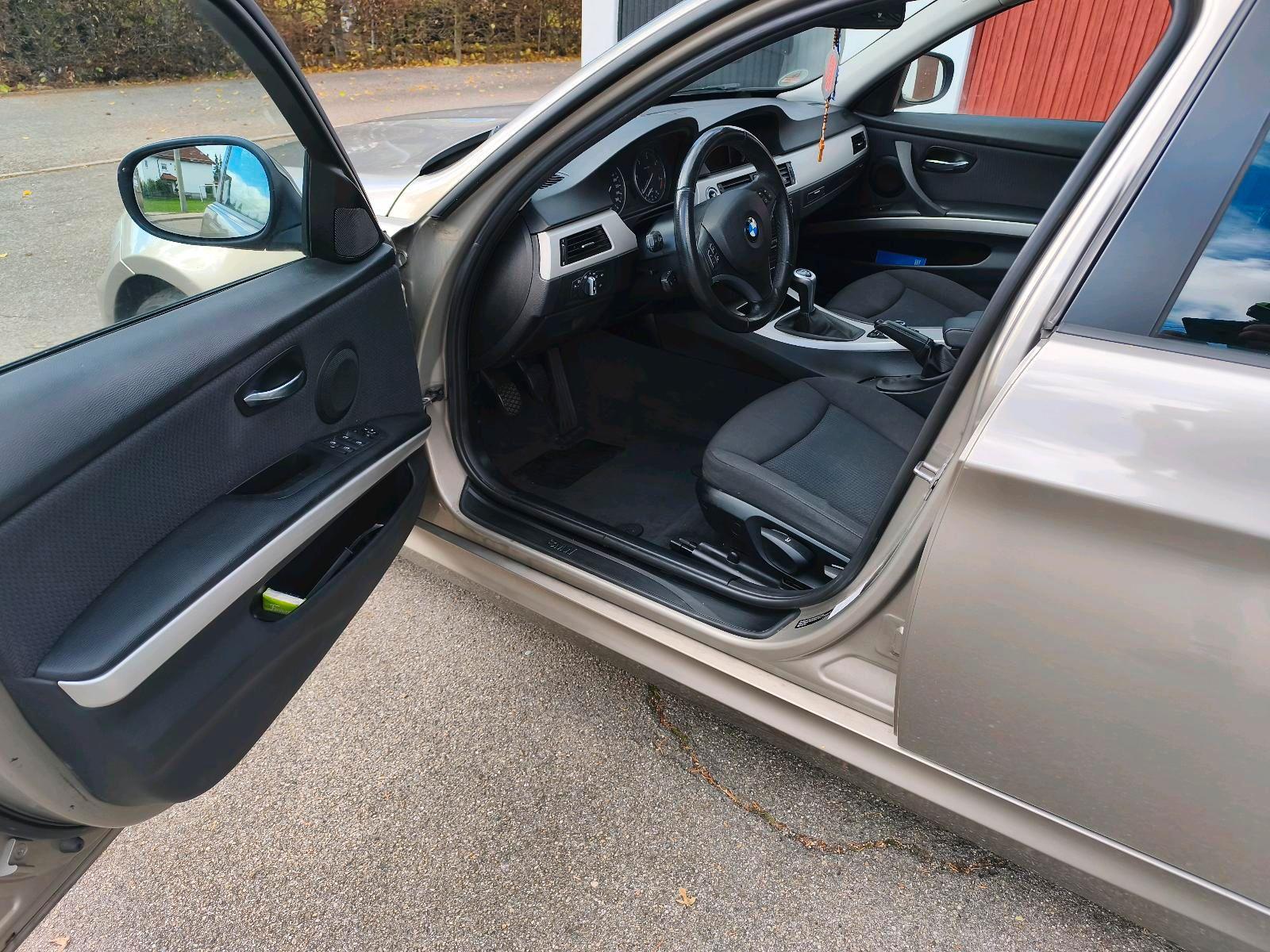 BMW 320 2011 — photo 7
