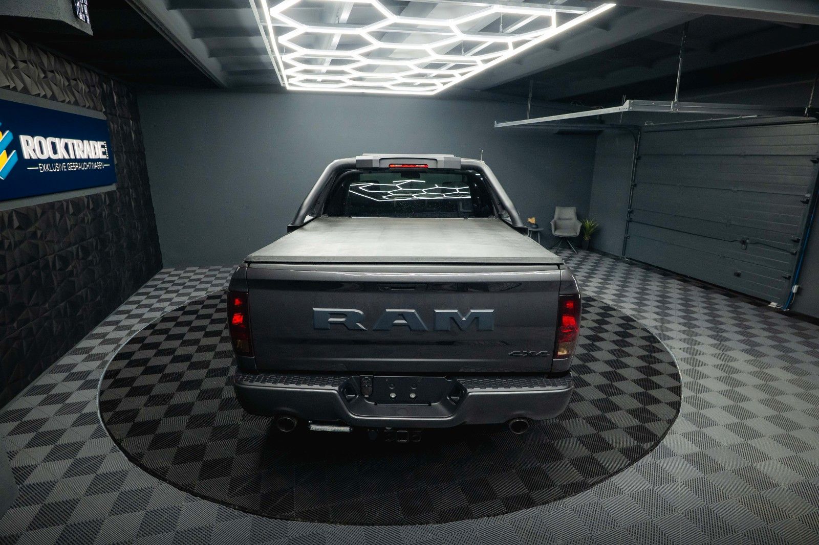 Fahrzeugabbildung Dodge RAM 5.7 V8 HEMI 4x4 OFFROAD Night-Paket *LED*AHK