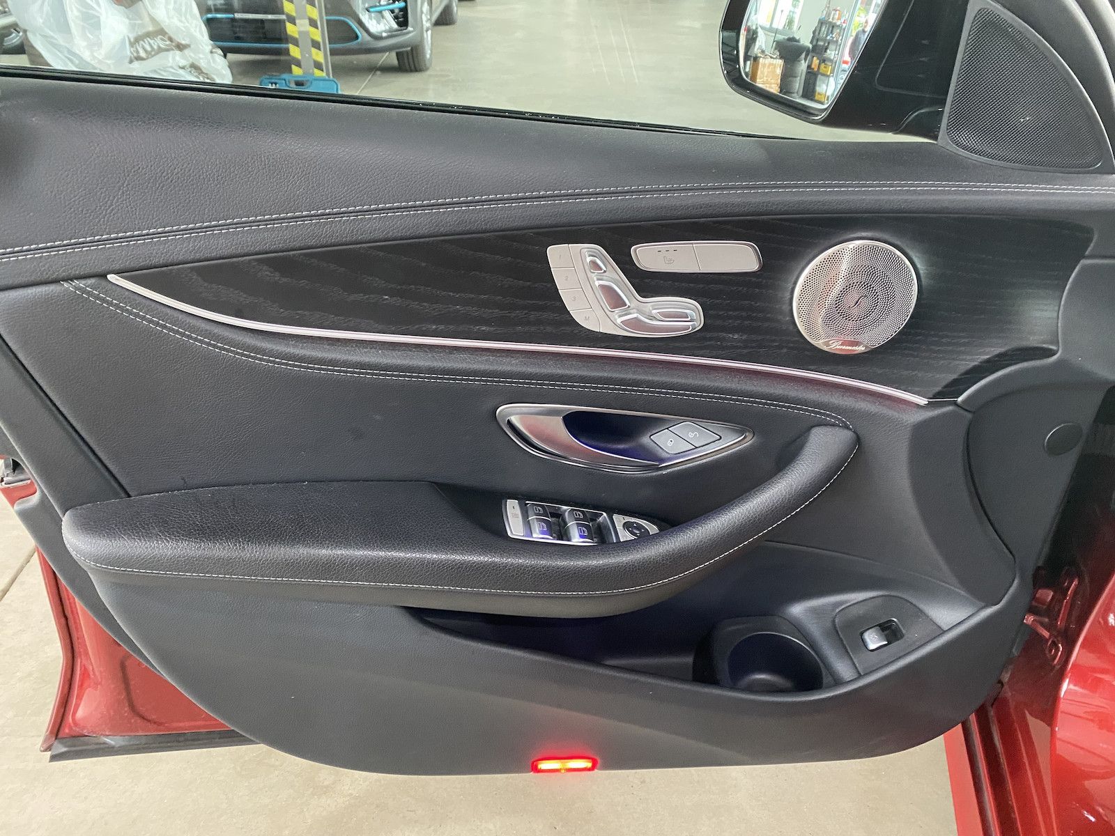 Fahrzeugabbildung Mercedes-Benz E 220 d T AMG/PANO/STHZG/´20/DIS/BUR/AHK/