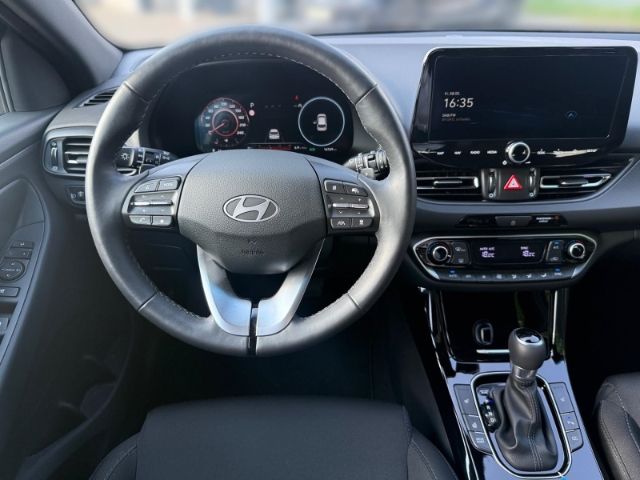 Fahrzeugabbildung Hyundai i30 1.5 T-GDI (140 PS) 48V 7-DCT 2WD Advantage P