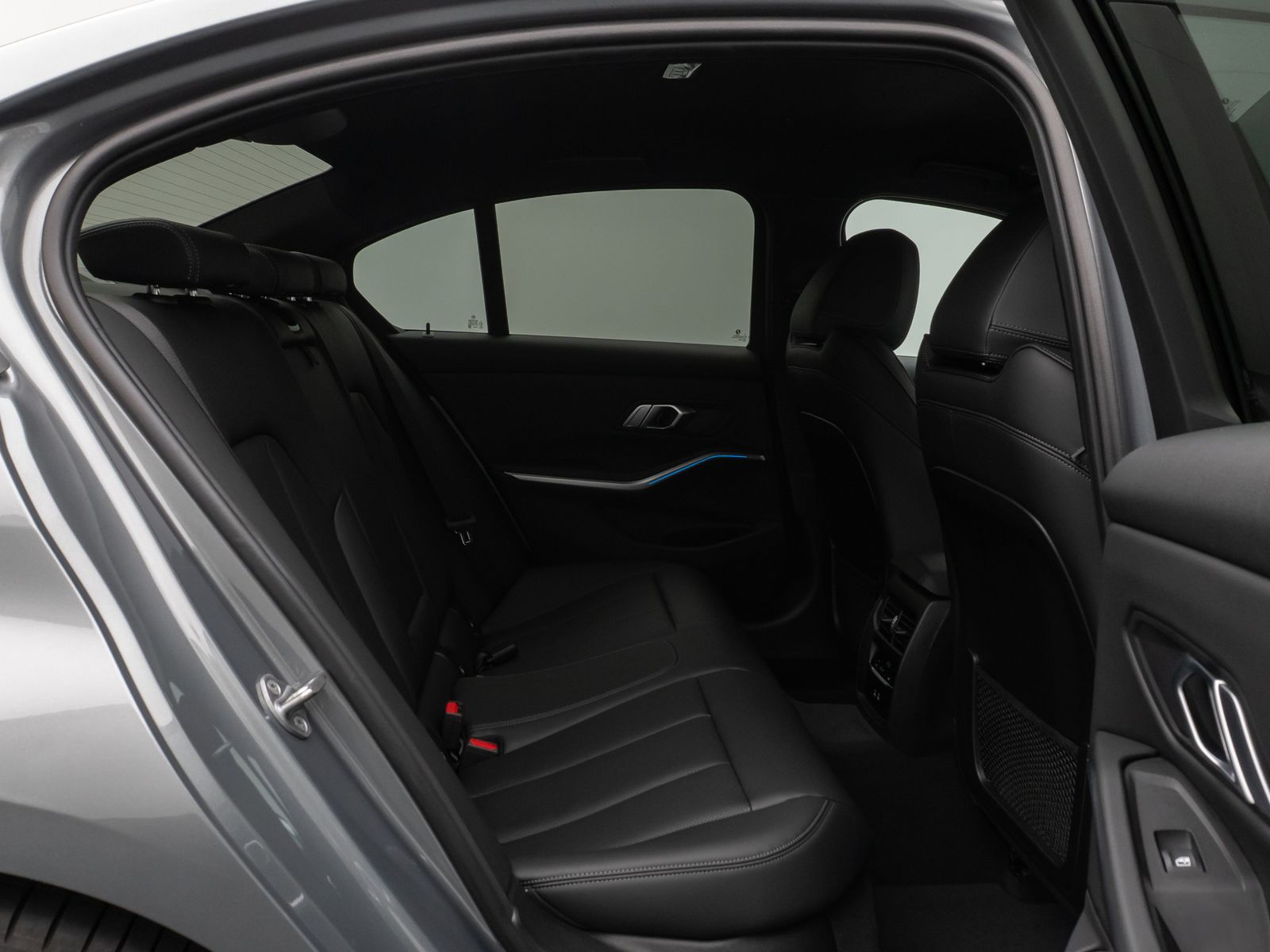 Fahrzeugabbildung BMW 330e M Sport Kamera DAB HiFi Stop&Go Komfort 19"