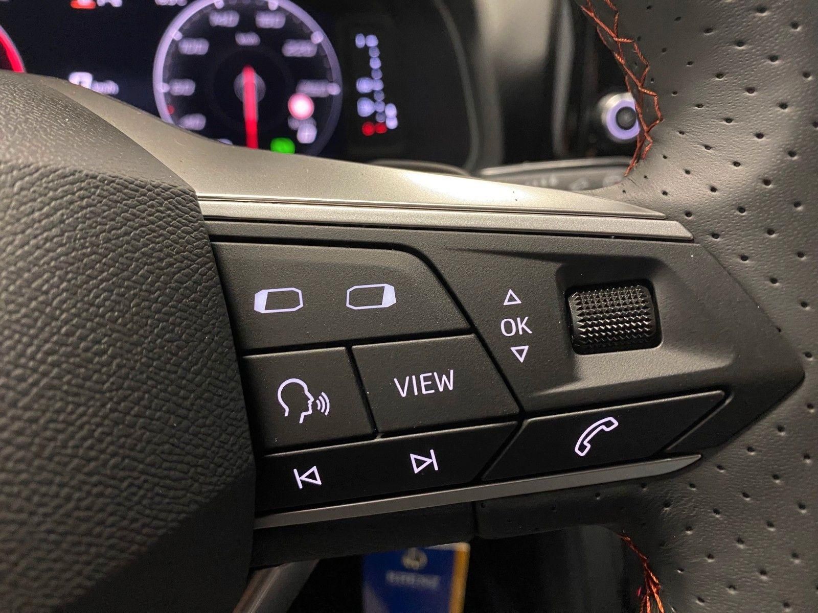 Fahrzeugabbildung SEAT Arona TSI FR DSG+AHK+5 Ja. GARANTIE+SPURWECHSEL+