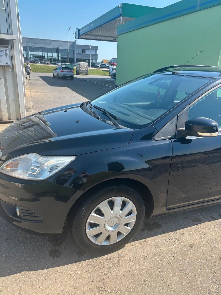 Ford Focus 2010 — photo 12