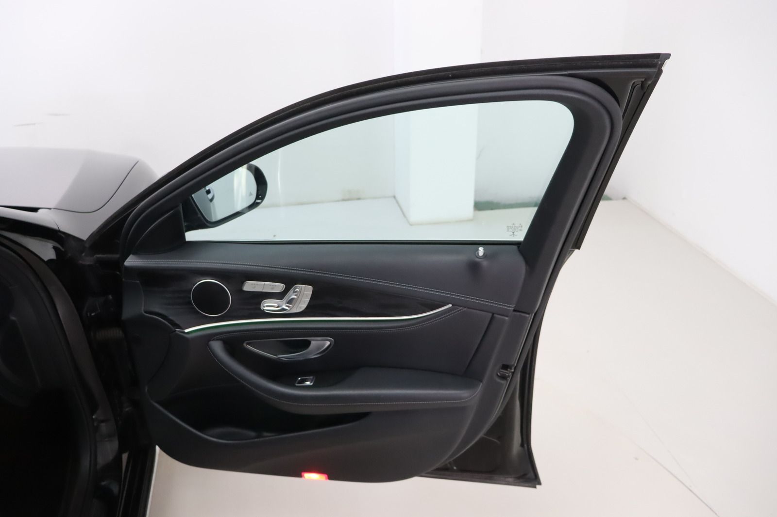 Fahrzeugabbildung Mercedes-Benz E 400 T 4Matic * Airmatic * STHZ * Memory AVANTG