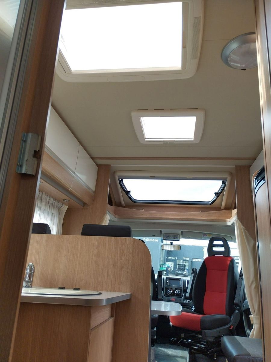 Fahrzeugabbildung Sunlight T 68 Radio, Rückfahrkamera