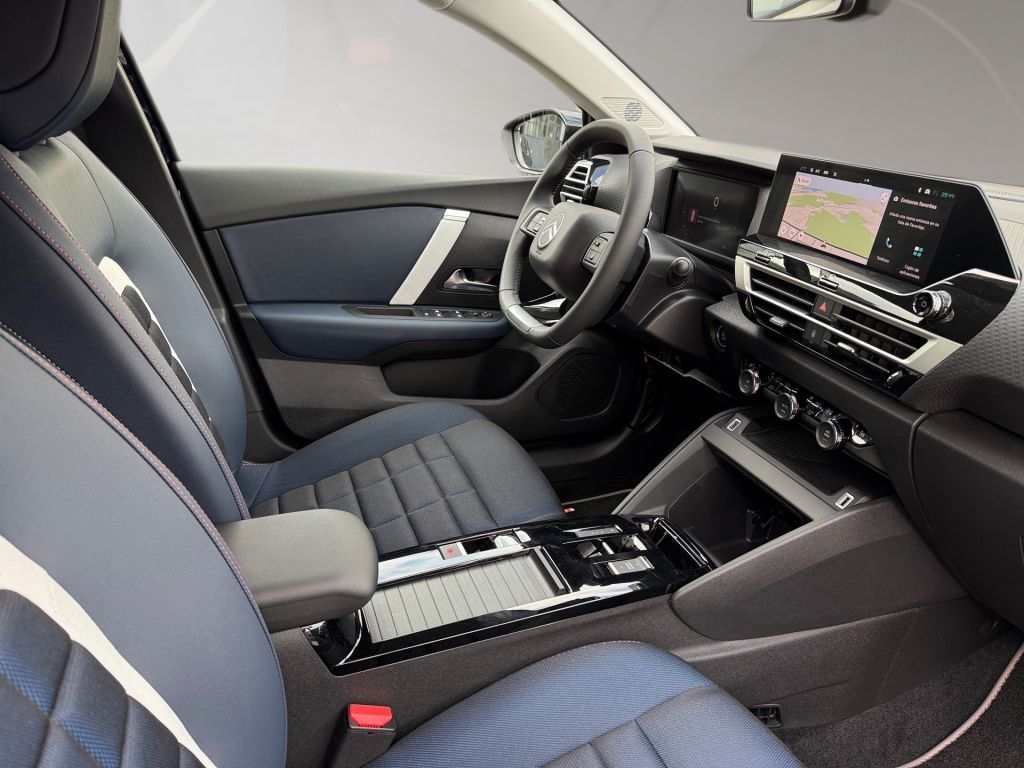 Fahrzeugabbildung Citroën C4 Hybrid 145 COLLECTION + Winter Paket
