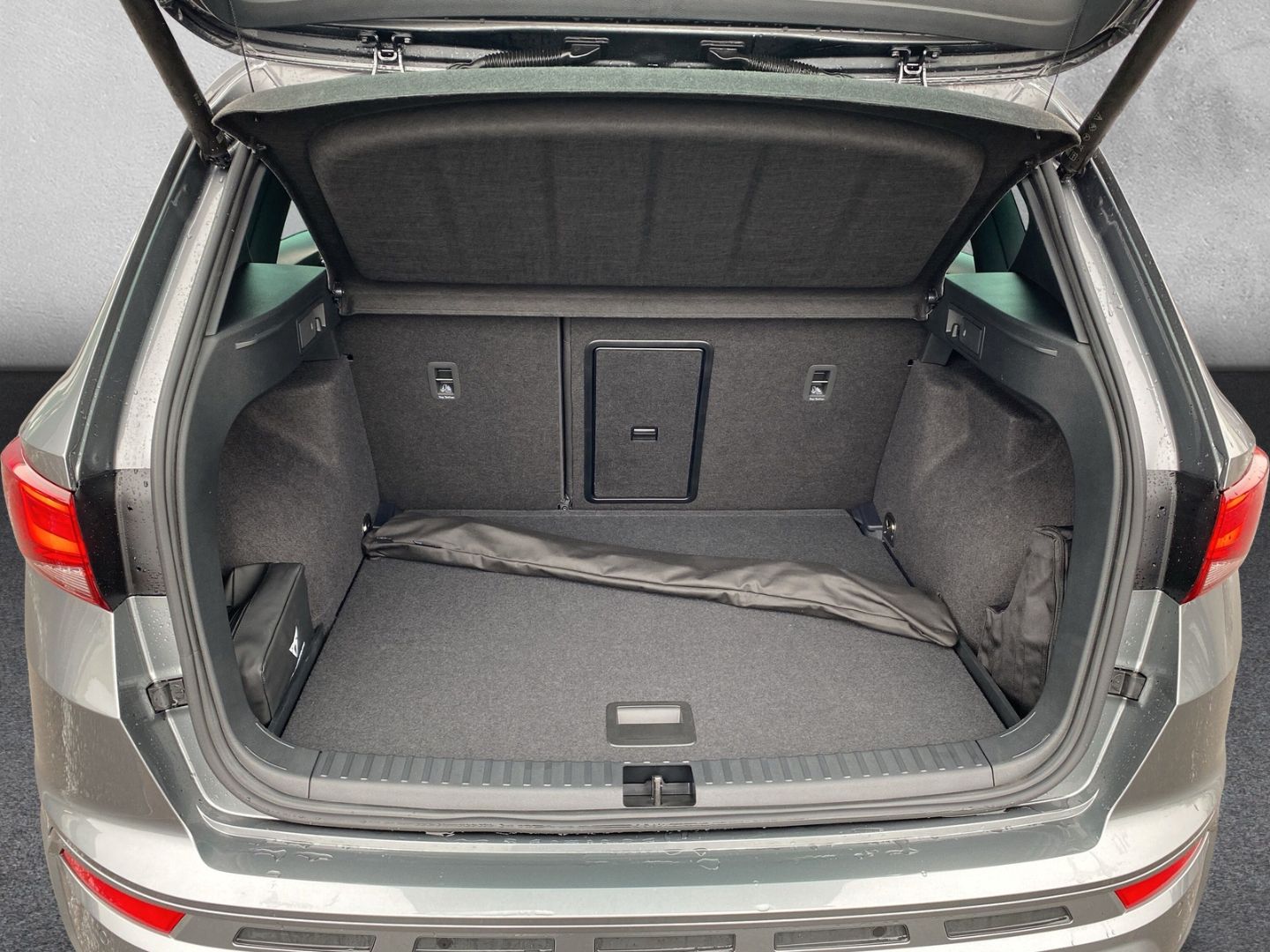 Fahrzeugabbildung CUPRA Ateca VZ 4Drive 2.0 TSI NP: 61.740,- AHK-klappba