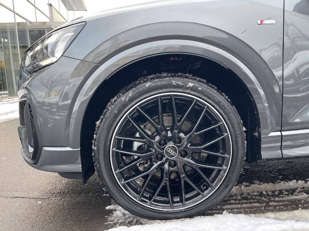 Fahrzeugabbildung Audi Q2 S line competition 35 TFSI S tronic, Parken &