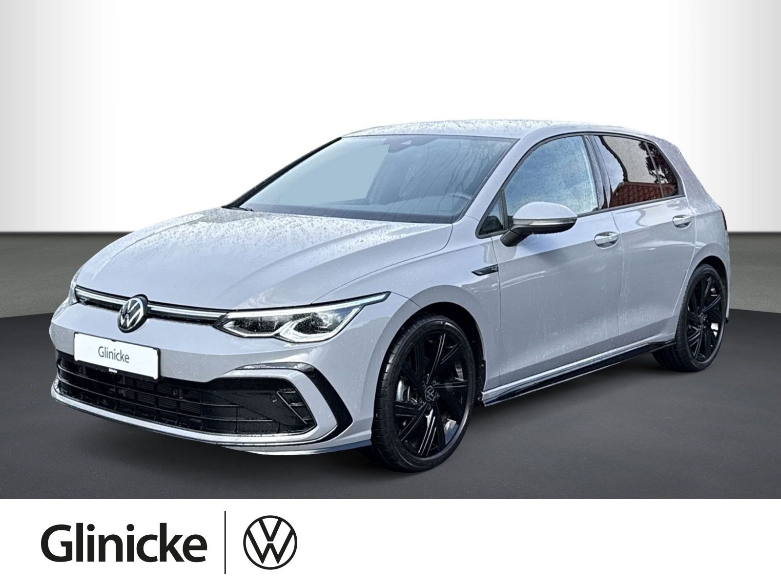 Volkswagen Golf VIII R-Line 1.5 eTSI DSG, RFK, NAVI, MATRIX