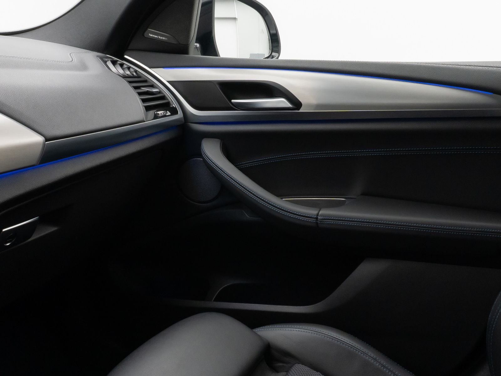 Fahrzeugabbildung BMW X4 M40d Kamera HUD DAB H/K AHK Komfort 21Zoll