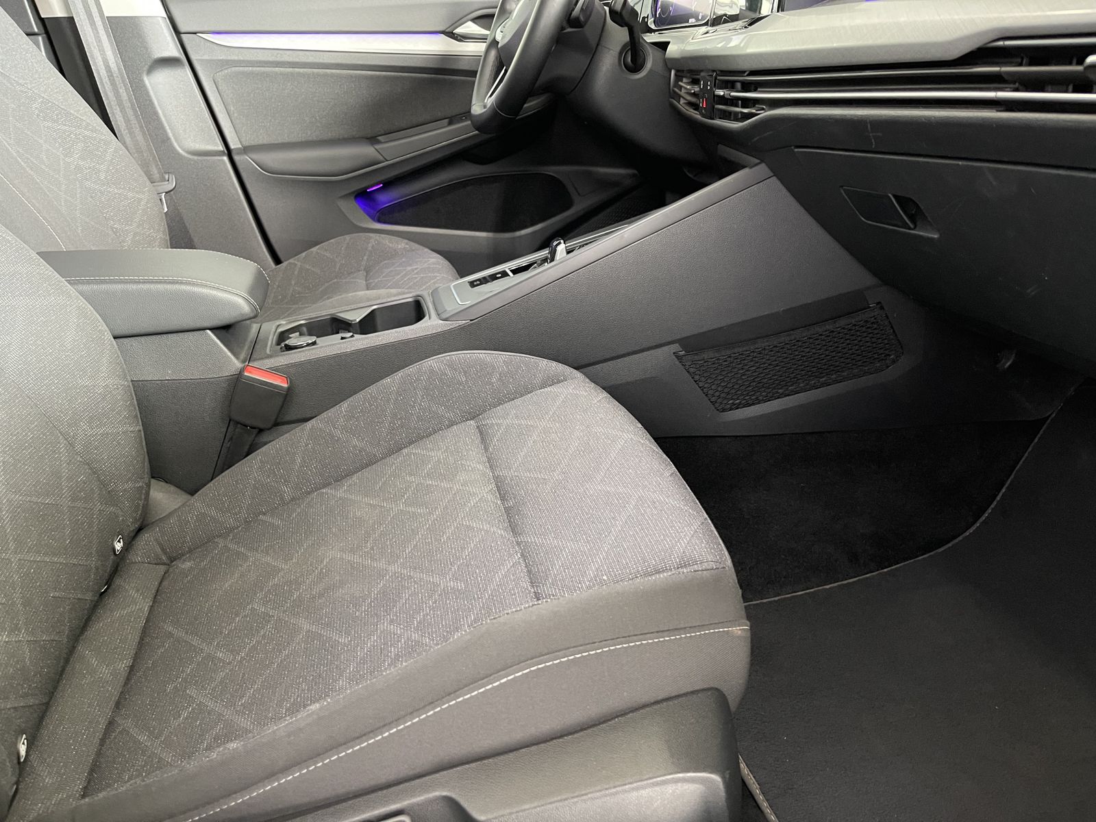 Fahrzeugabbildung Volkswagen Golf Life 2.0 TDI*LED-Plus*AHK*Cam*STHZ*