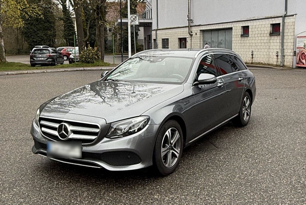 Image of Mercedes-Benz E 220