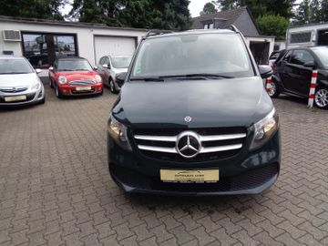Mercedes V 220 - 2