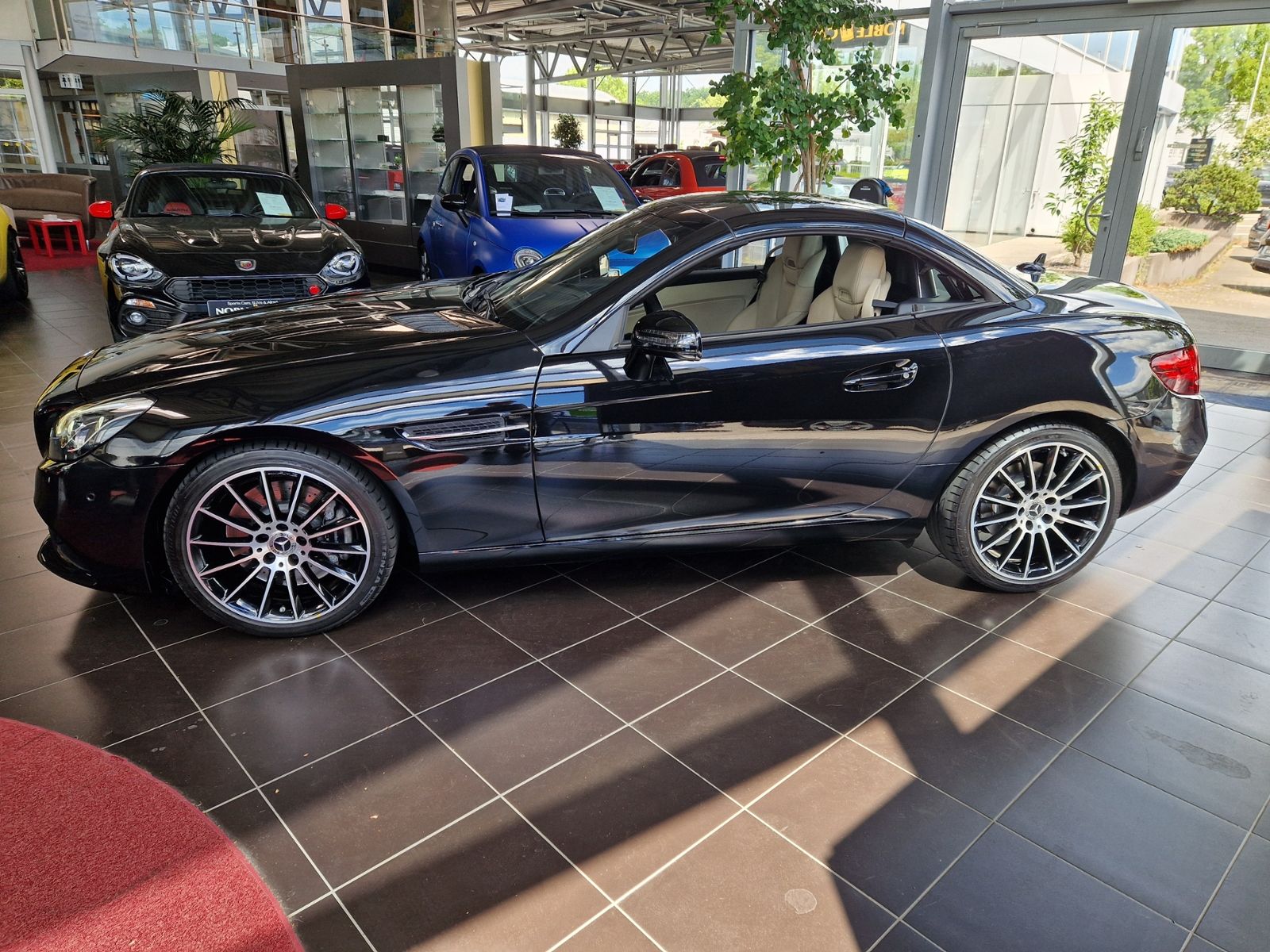 Fahrzeugabbildung Mercedes-Benz SLC 300 AMG Line LED NAVI ALU