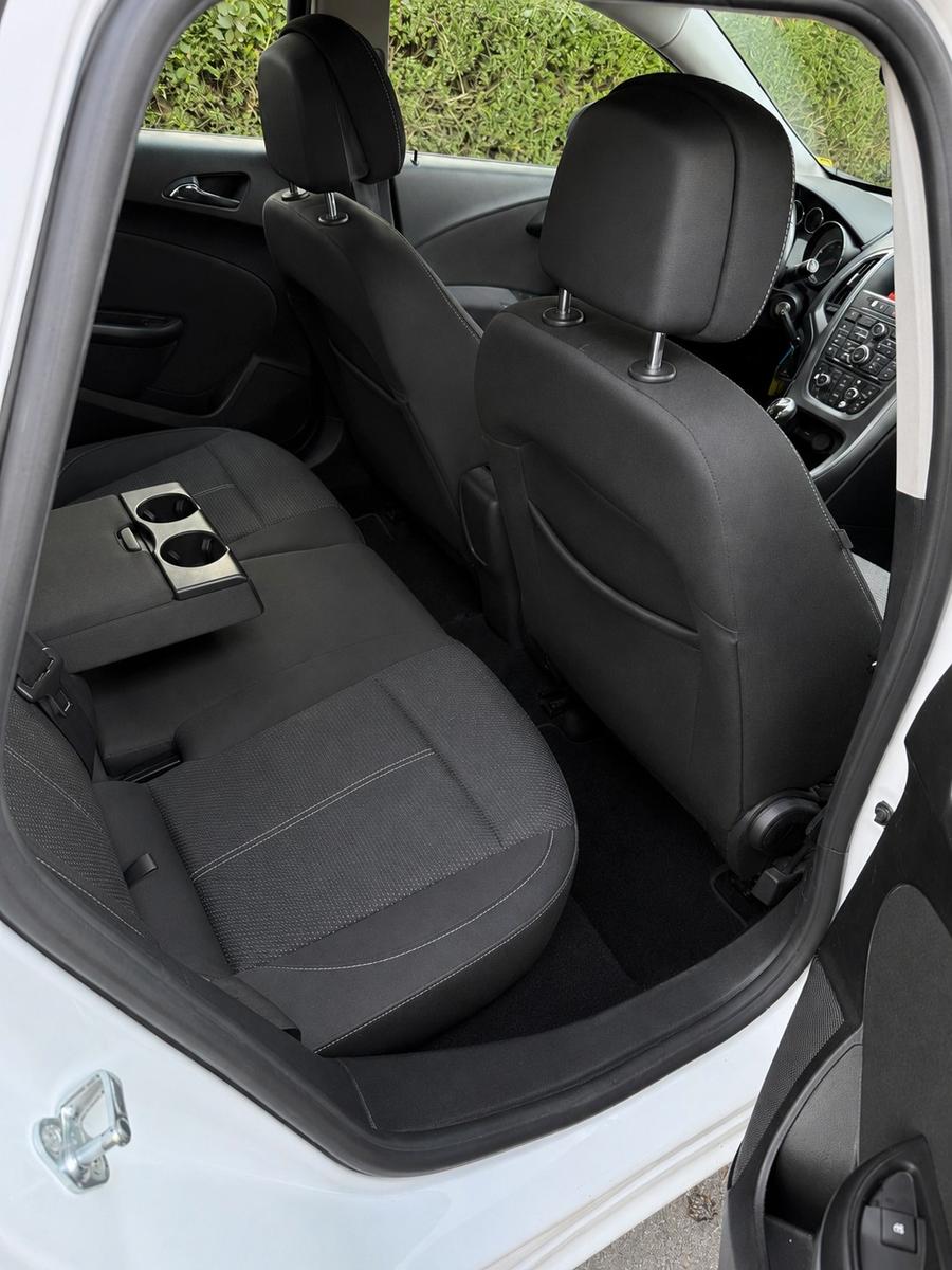 Opel Astra 2015 — photo 9