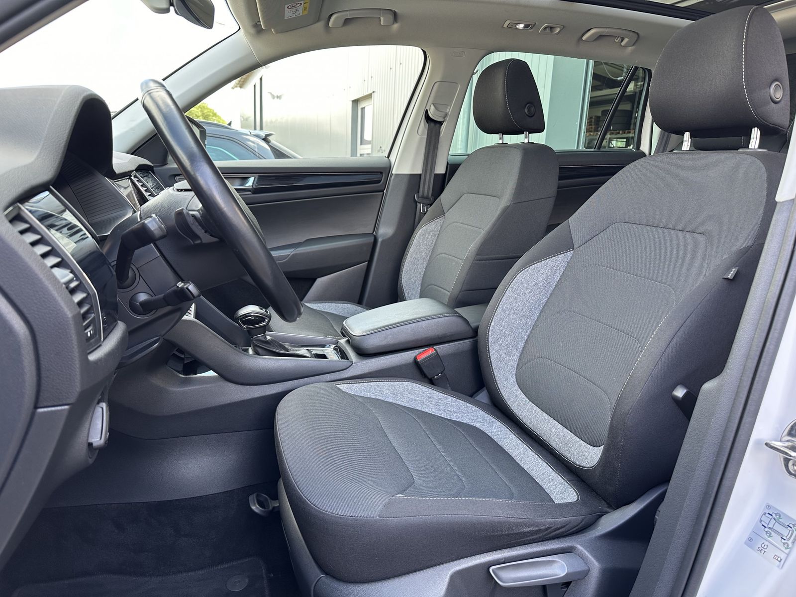 Fahrzeugabbildung SKODA Kodiaq 2.0 TDI DSG Drive 125 NAV+LED+AHK+PANO+VC