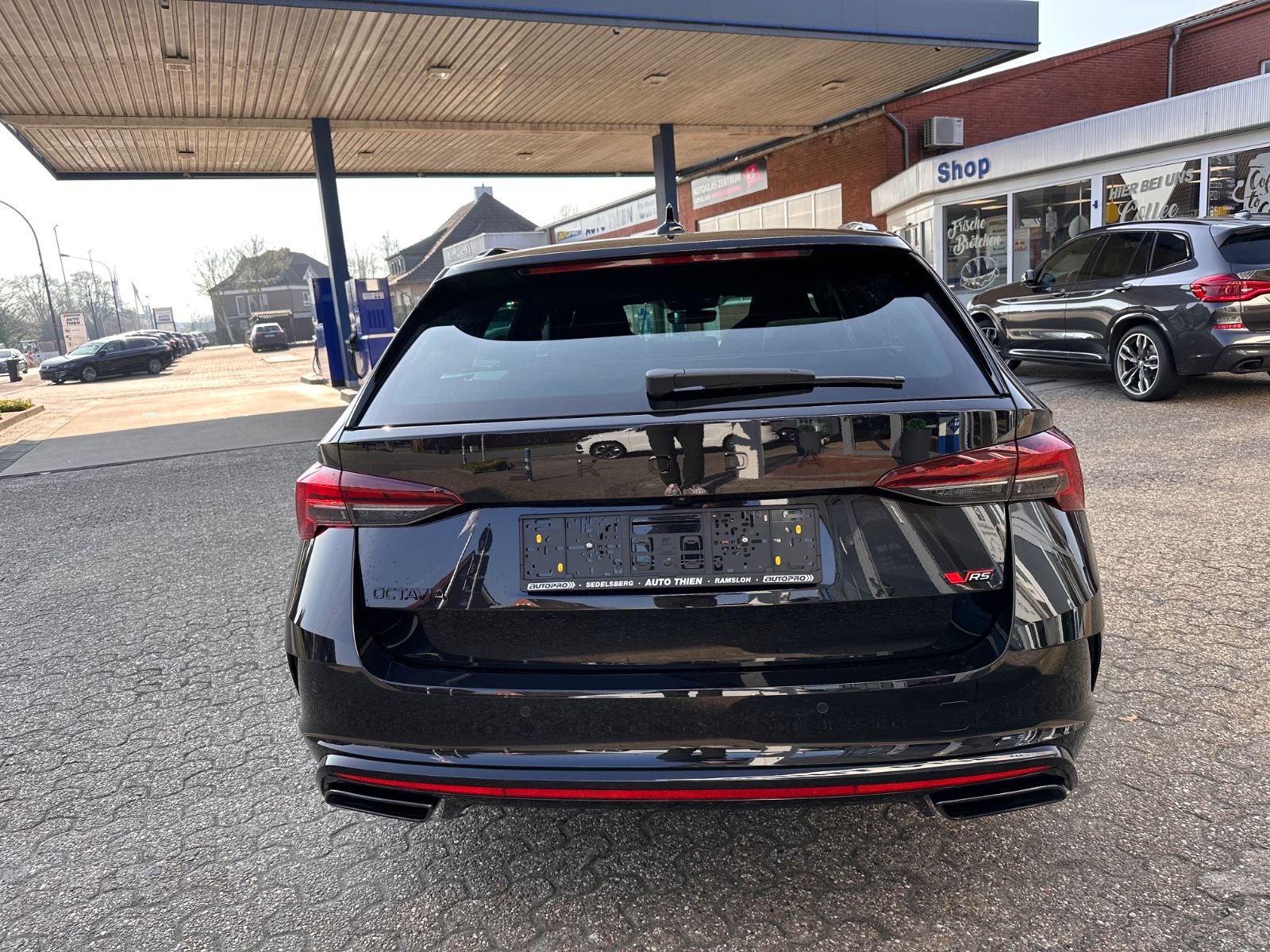 Fahrzeugabbildung SKODA Octavia Combi RS 2.0 TSI Matrix/Pano/Navi/ACC