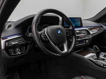 Fahrzeugabbildung BMW 540i Luxury Line HUD ACC LED Kamera 360°