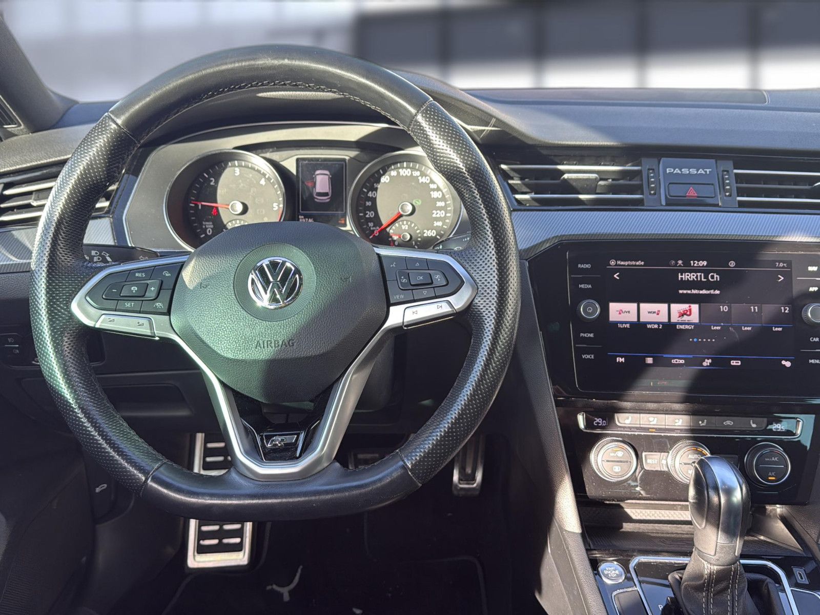 Fahrzeugabbildung Volkswagen Passat Variant Business/ AHK / Bremsen vo+hi neu