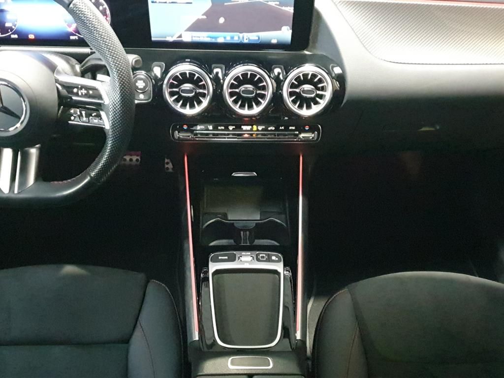 Fahrzeugabbildung Mercedes-Benz GLA 200 AMG*KeyLess*MULTIBEAM*SpurH*PDC*RFK*AHK