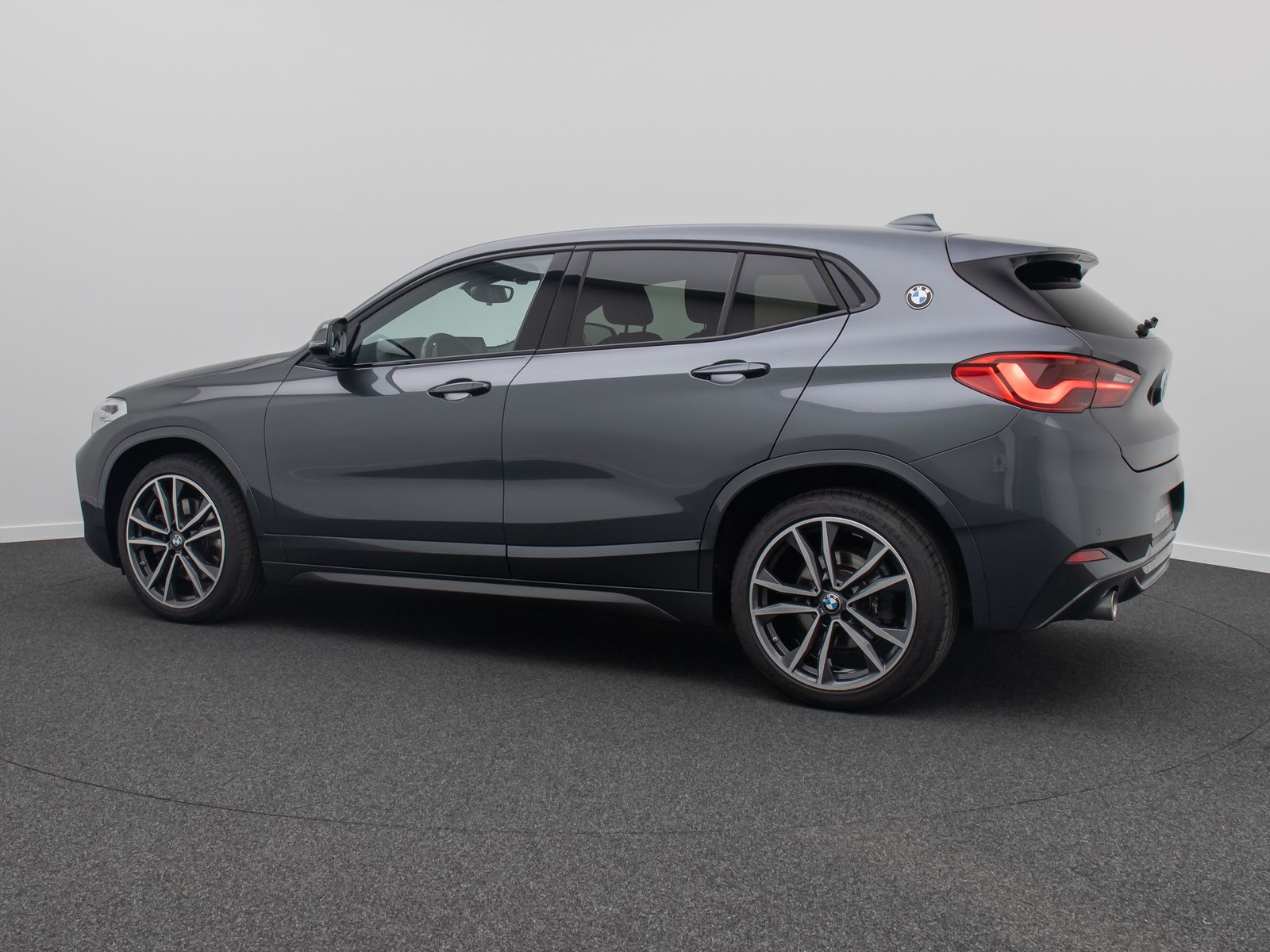 Fahrzeugabbildung BMW X2 xD20d M Sport Navi+ Alarm DAB HUD H/K 19Zoll