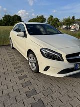 Mercedes-Benz A 180 BlueEFFICIENCY Edition CarPlay LED - Mercedes-Benz A 180 aus 2017