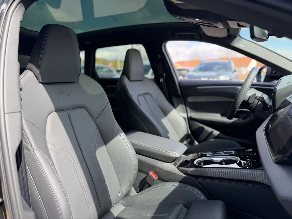 AUDI A6 2025