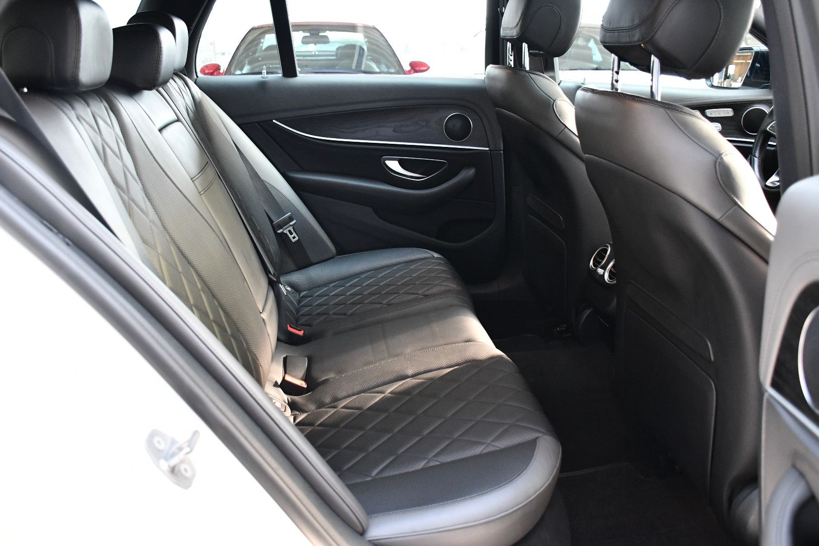 Mercedes-Benz E220d Designo AMG-Line Distronic 360° Ahk 1.Hand foto 18