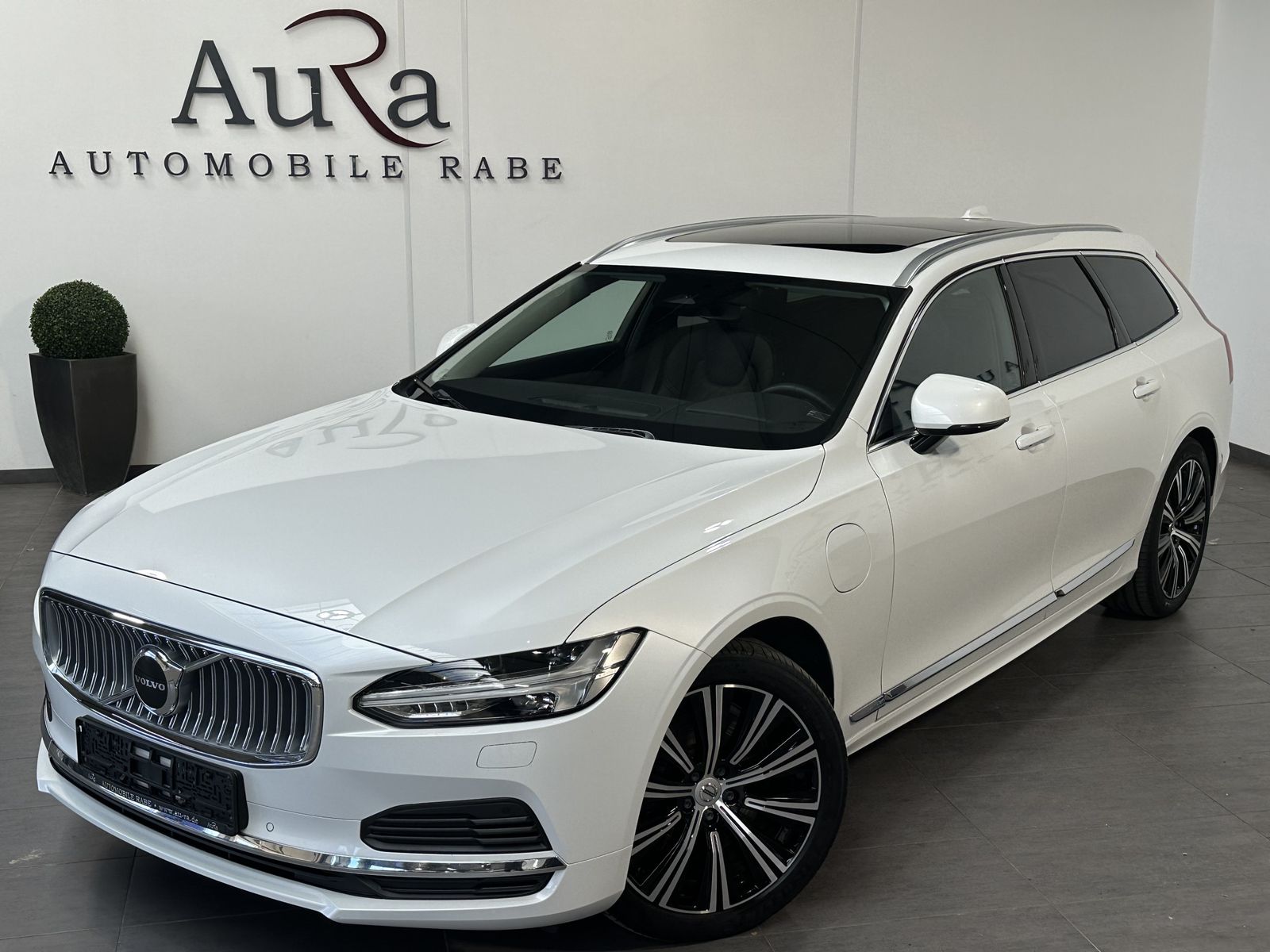 Fahrzeugabbildung Volvo V90 T6 Plus Bright Hybrid AWD NAV+LED+AHK+PANO