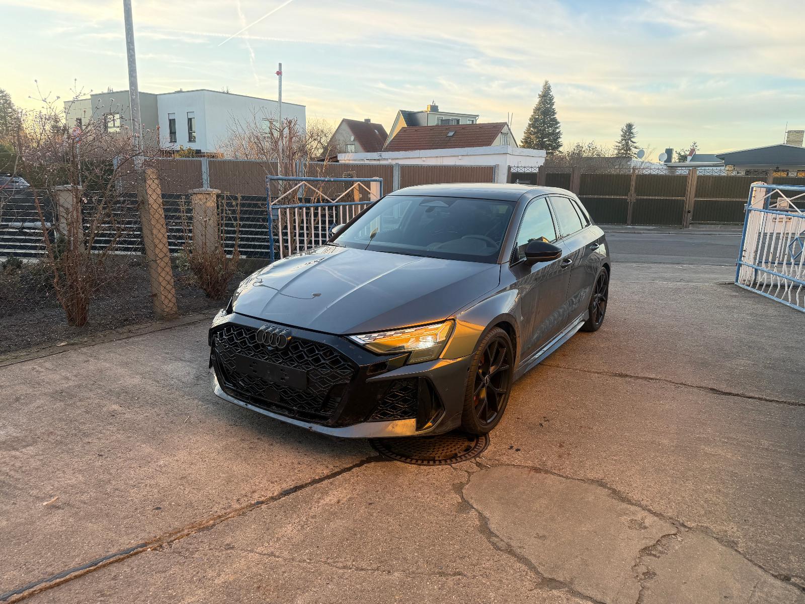 Audi RS3 SB/Nav/Pan/AGA/Schalensitze/Matrix/Headup