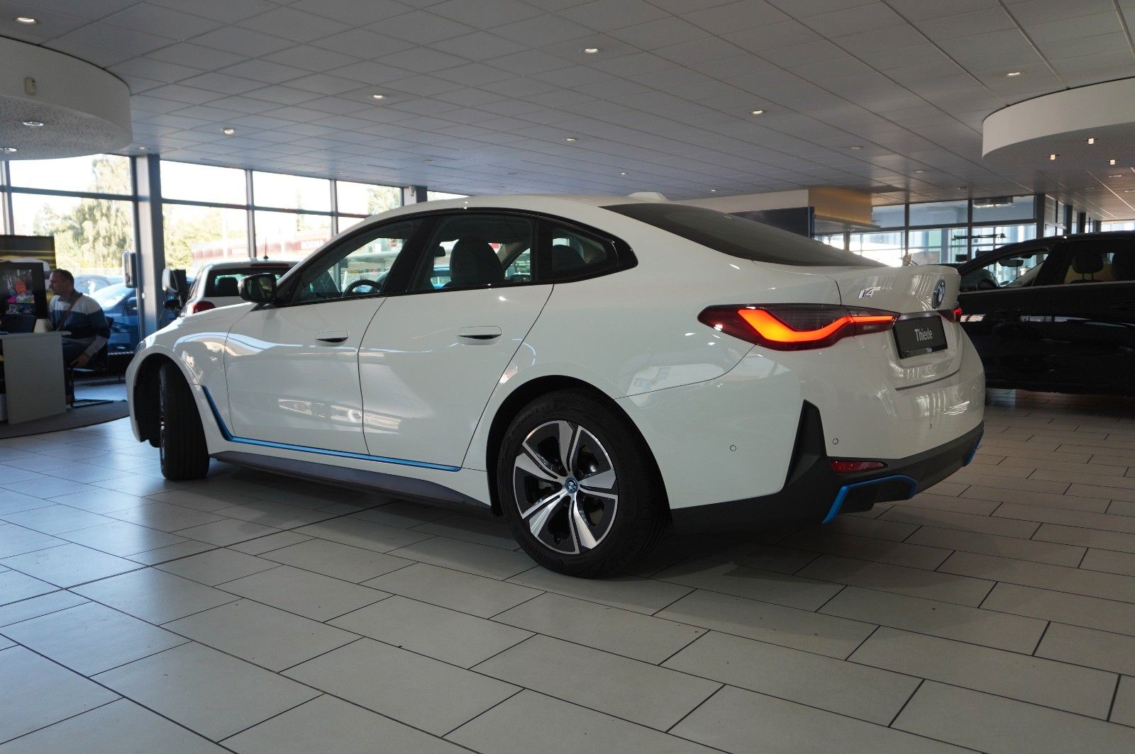 Fahrzeugabbildung BMW i4 Gran Coupe 35 eDrive 70KWH NAVI/KAMERA/SPORT