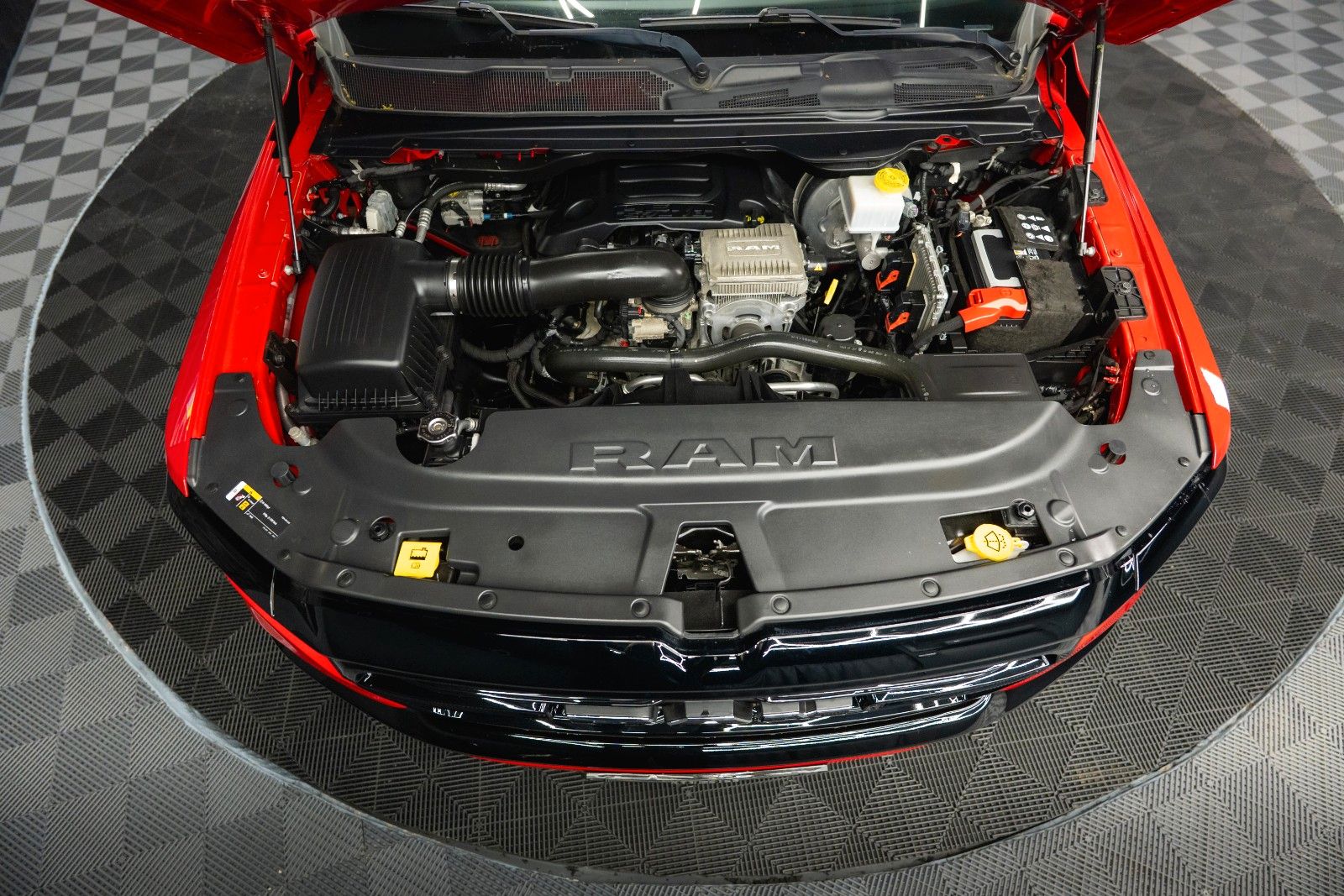 Fahrzeugabbildung Dodge RAM 5.7 V8 HEMI 4x4 RED DEVIL Offroad NightPaket