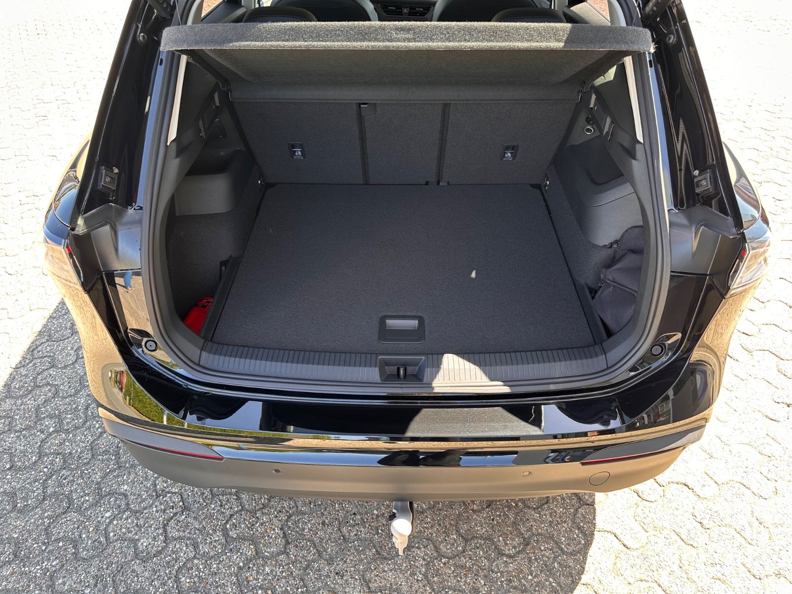 Fahrzeugabbildung Volkswagen Tiguan 1.5 eTSI Life DSG AHK/ACC/APP/LED+/360°