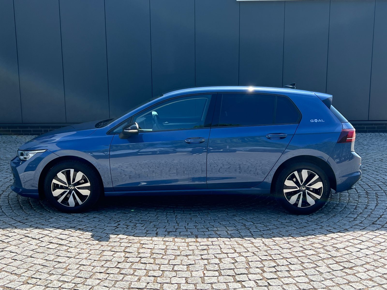 Fahrzeugabbildung Volkswagen Golf VIII Life 2.0 TDI DSG *AHK,LED,ACC,Navi,Kam