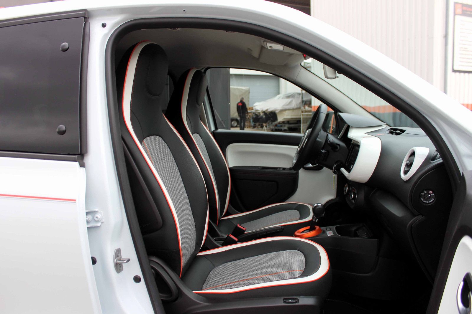 Fahrzeugabbildung Renault Twingo Vibes Electric 21kWh KAM PDC SHZ KLIMA BT