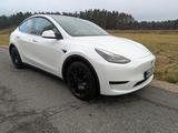 Tesla Model Y RWD AHK LFP Komfort Display