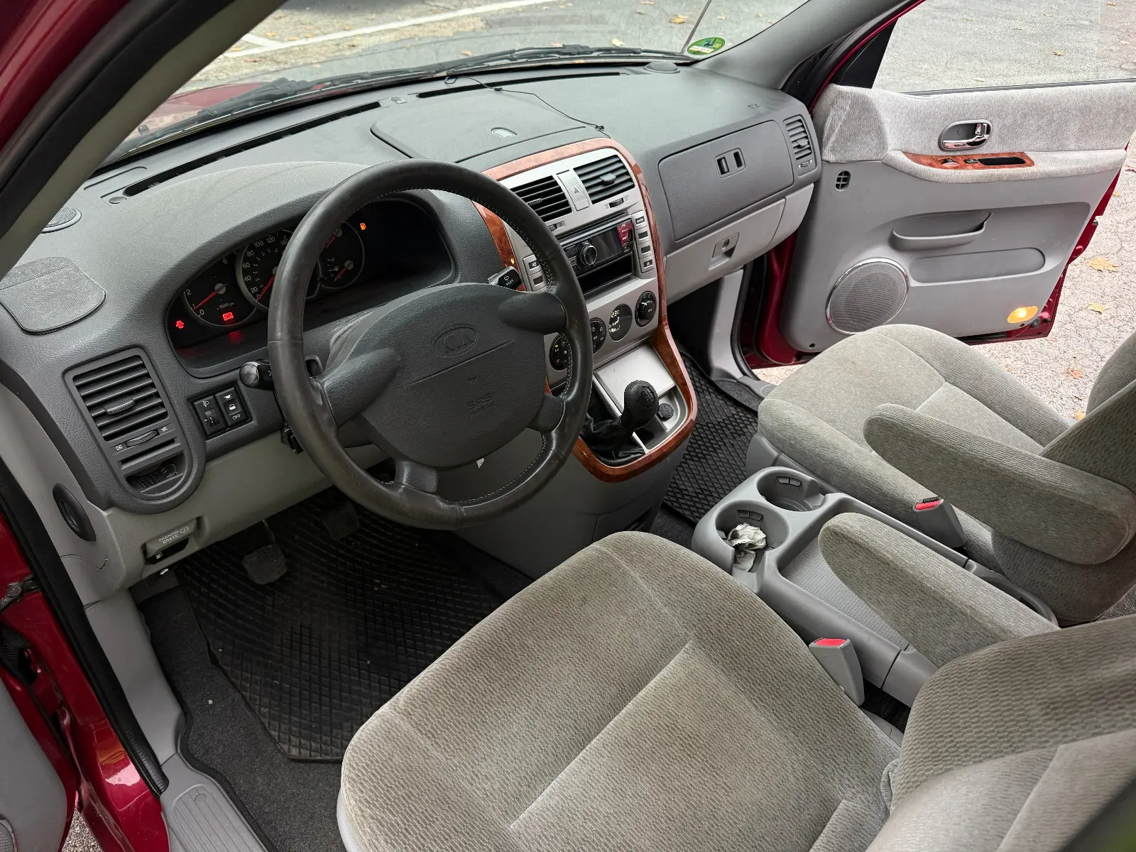 Kia Carnival 2006 — photo 17