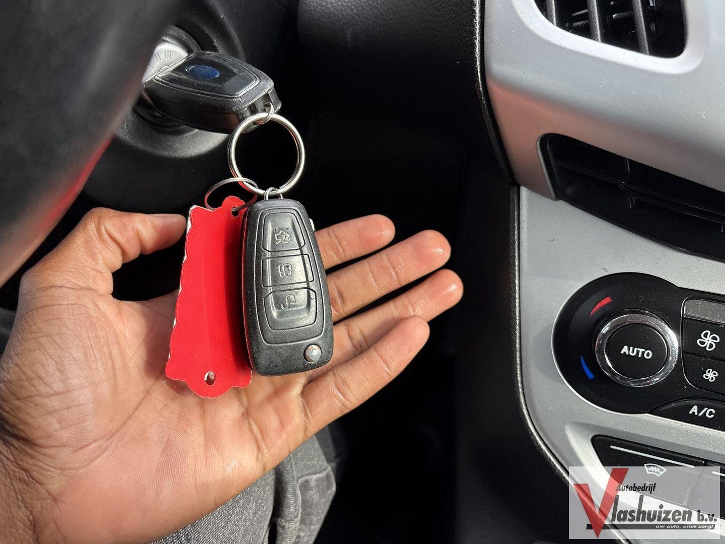 Ford Focus 2012 — photo 19
