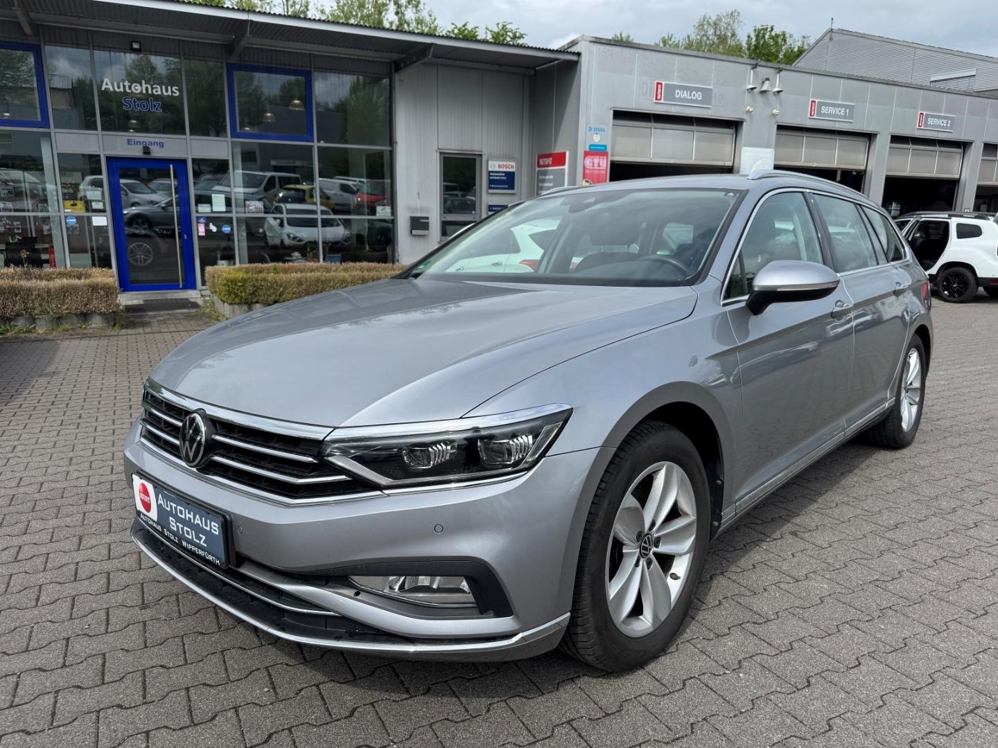 Volkswagen Passat Variant Elegance Niveau AHK-klappbar Navi