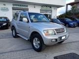 Mitsubishi Pajero 2.5 TDI 3p. GL Autocarro 5 pos - Mitsubishi Pajero GL mit Diesel-Antrieb