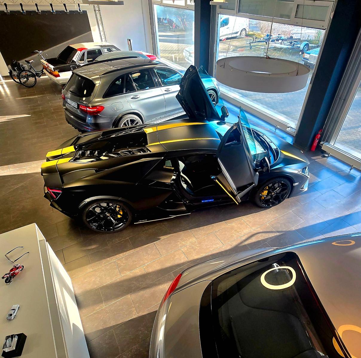 Lamborghini Revuelto 6.5 V12 HPEV Carbon / Beifahrerdisplay