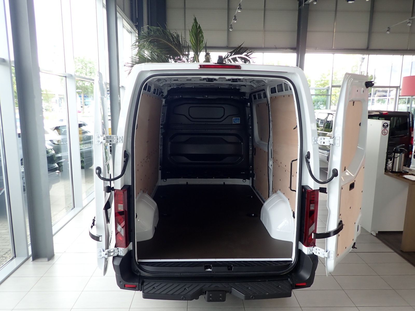 Fahrzeugabbildung Renault Master Kastenwagen FWD Kasten Business+ L2H2 3,5