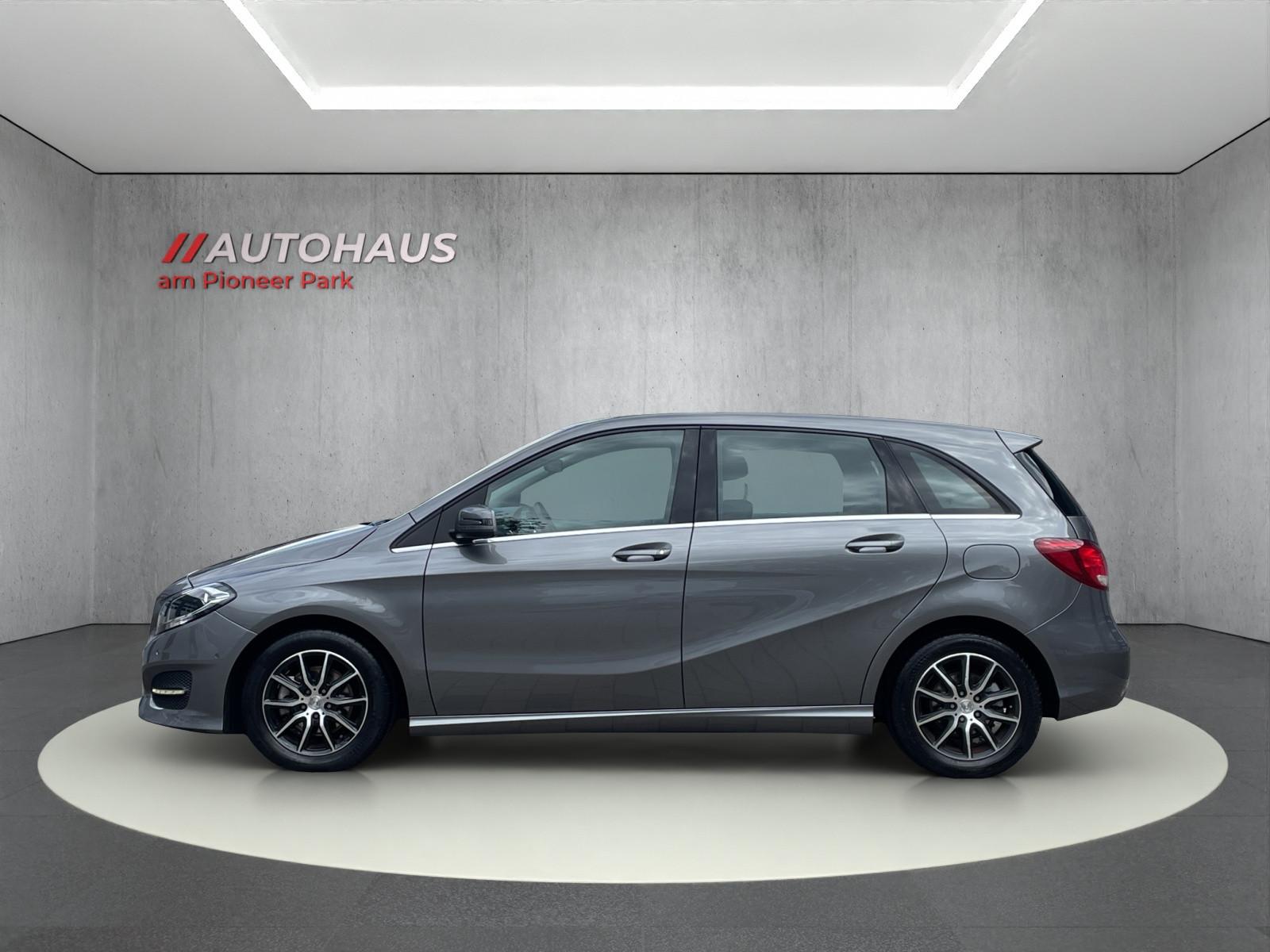 Mercedes-Benz B 180 STYLE*AHK*NAVI*KAMERA*PDC*KLIMA*GRA*1.Hand