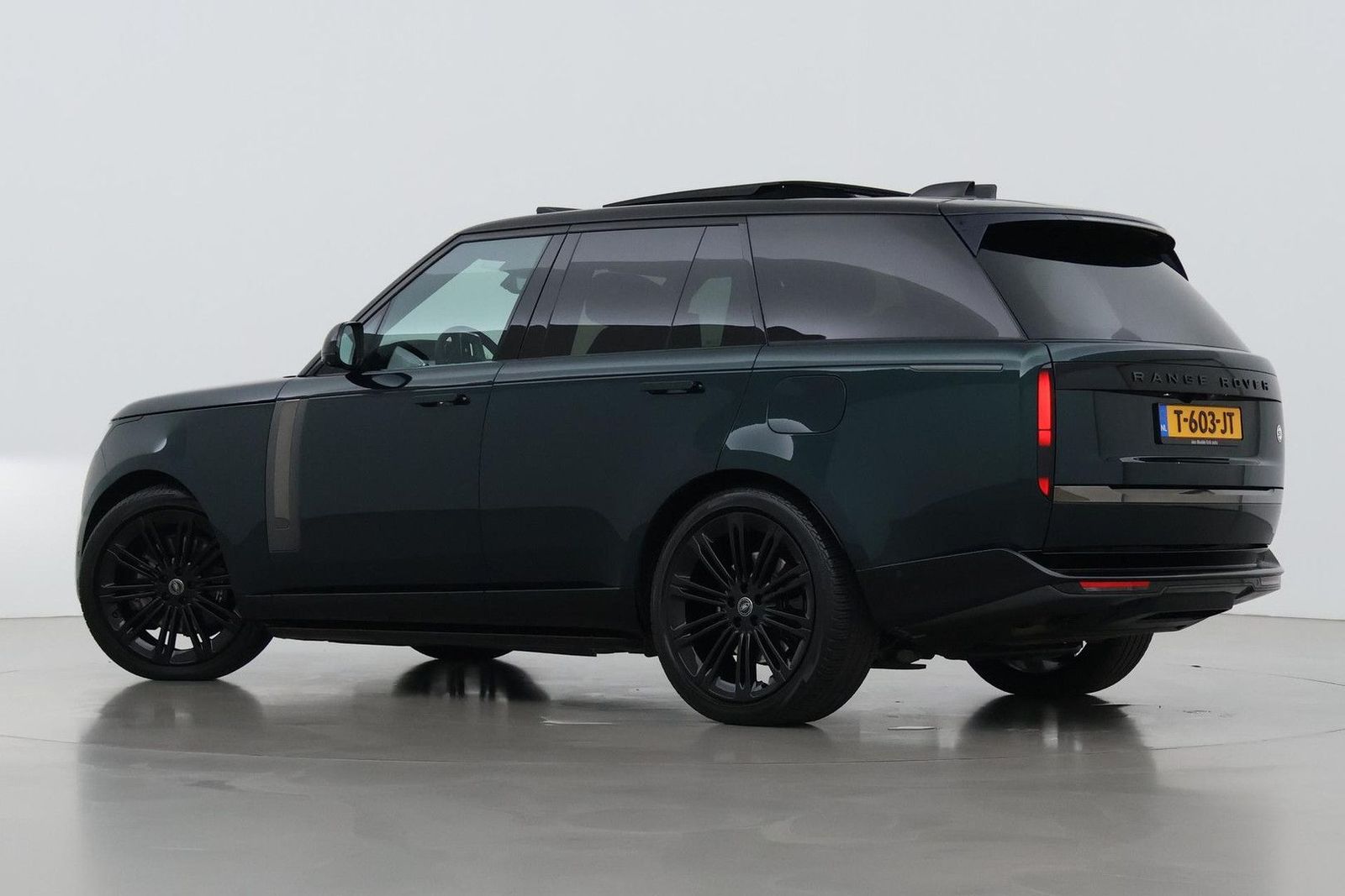 Land Rover Range Rover P510e SV | British Racing Green | Re imagem 2