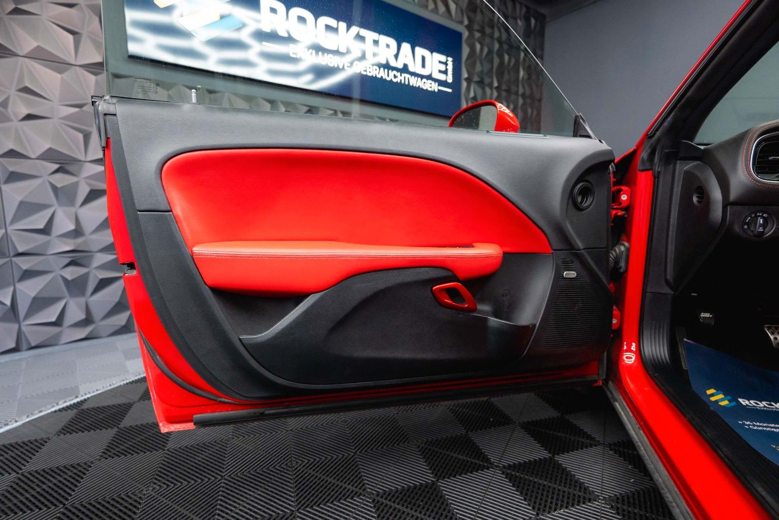 Fahrzeugabbildung Dodge Challenger 6.4 V8 SRT 392 R/T SCATPACK RED DEVIL