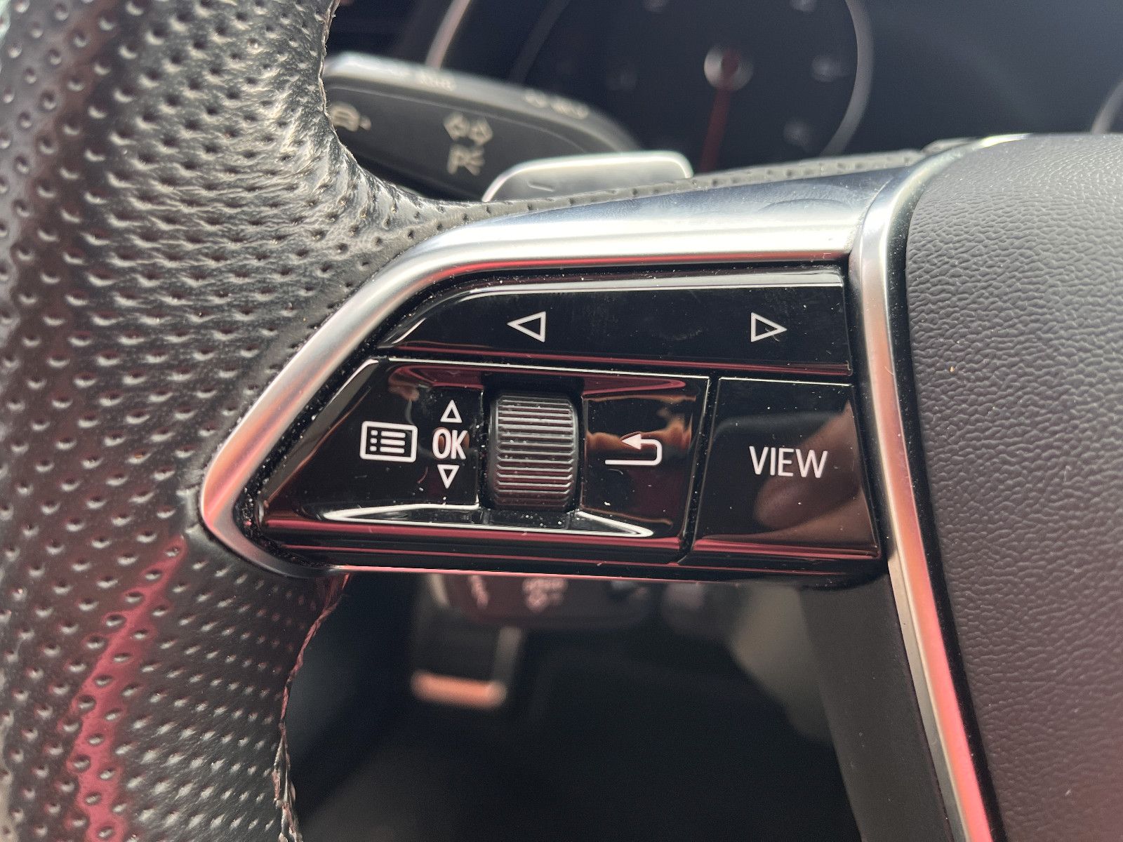 Fahrzeugabbildung Audi A6 Avant 40 TDI quattro sport S-line